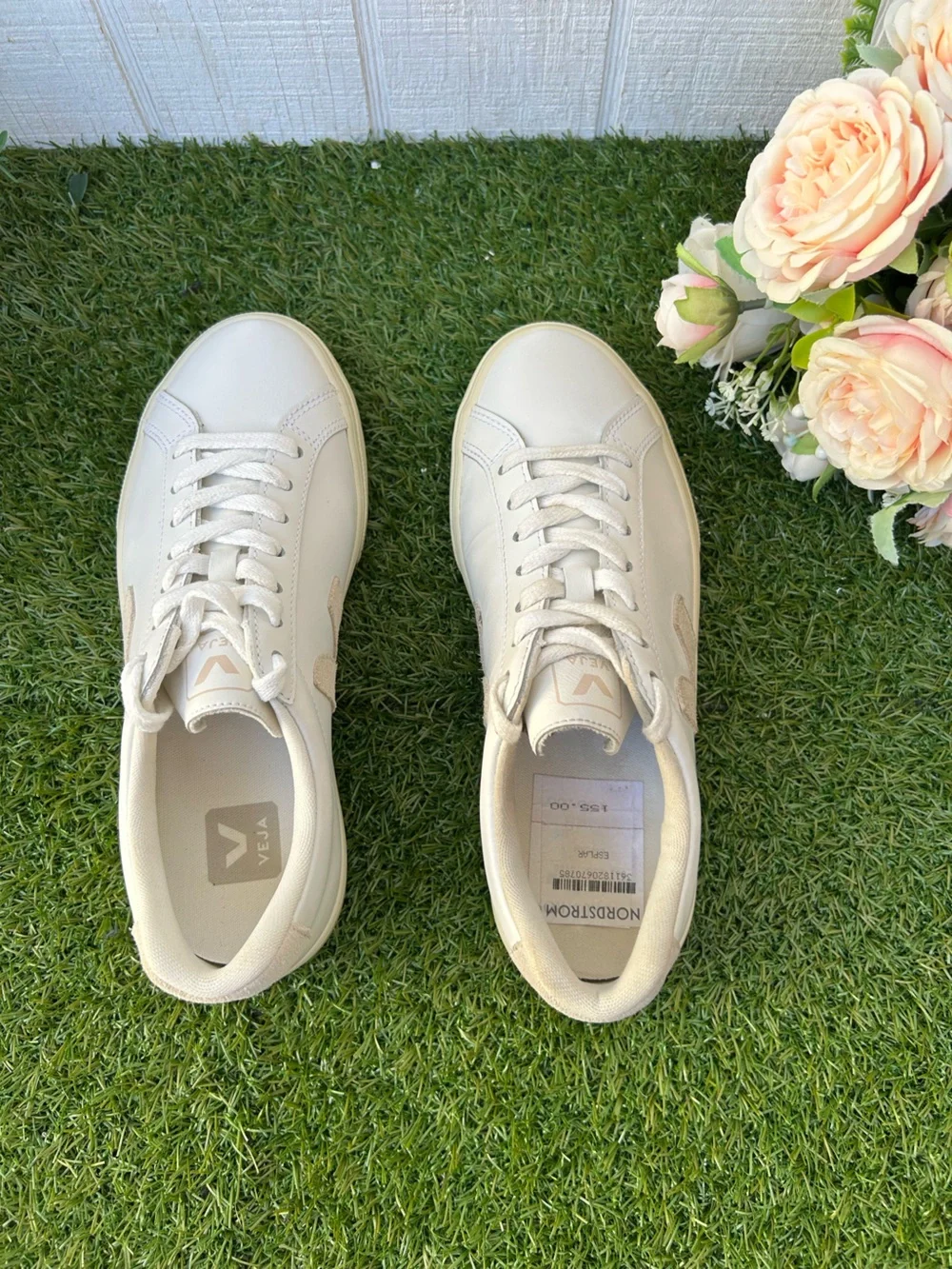 VEJA Women  Esplar Logo Leather Extra-White Sable size 7 gently used